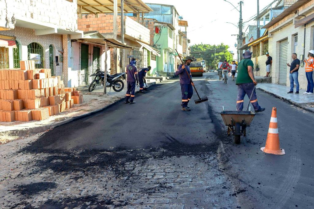 Importante via de ligação entre Baianão e Paraguai, Rua da Paz recebe pavimentação asfáltica de qualidade 10