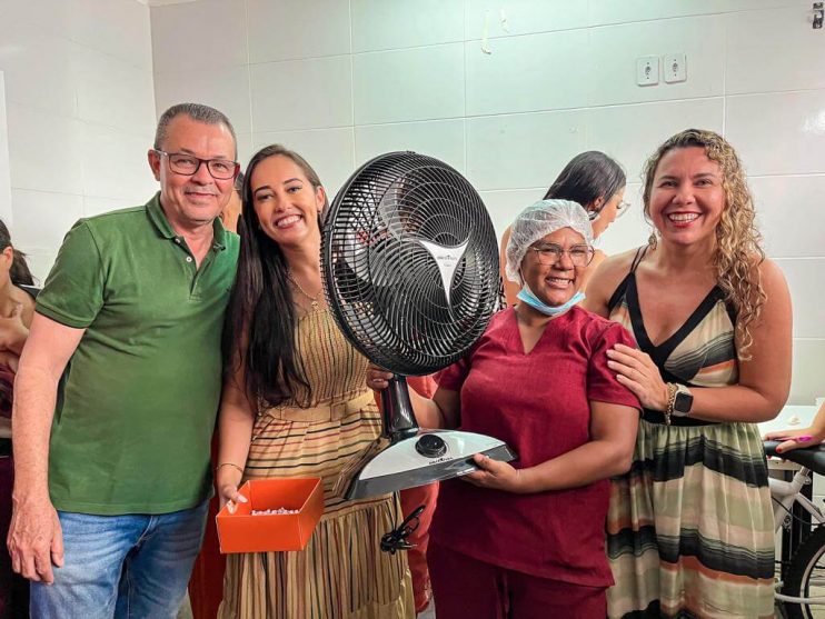 Prefeita Cordélia Torres participa de confraternizações dos profissionais da saúde e educação em Eunápolis 11