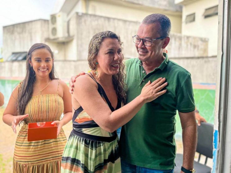 Prefeita Cordélia Torres participa de confraternizações dos profissionais da saúde e educação em Eunápolis 17