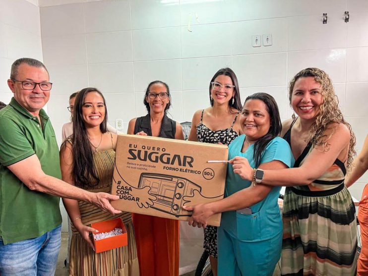 Prefeita Cordélia Torres participa de confraternizações dos profissionais da saúde e educação em Eunápolis 18