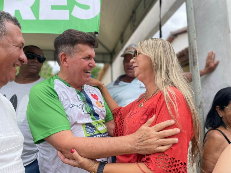 Prefeita Cordélia Torres participa de confraternizações dos profissionais da saúde e educação em Eunápolis 22