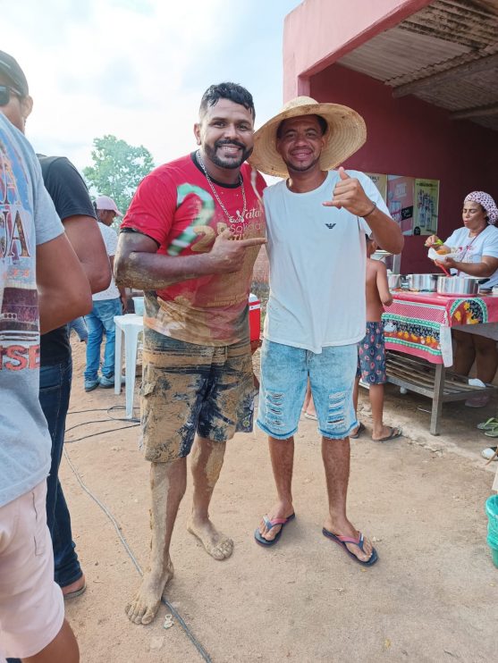 Vereador Adeilson do Açougue realiza pelo segundo ano consecutivo a Pega do Leitão + Natal Solidário 40