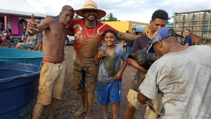 Vereador Adeilson do Açougue realiza pelo segundo ano consecutivo a Pega do Leitão + Natal Solidário 38