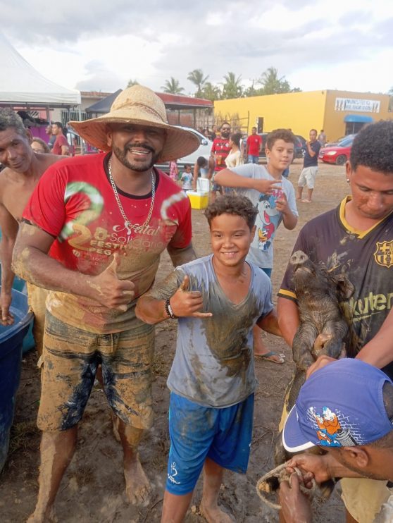 Vereador Adeilson do Açougue realiza pelo segundo ano consecutivo a Pega do Leitão + Natal Solidário 31