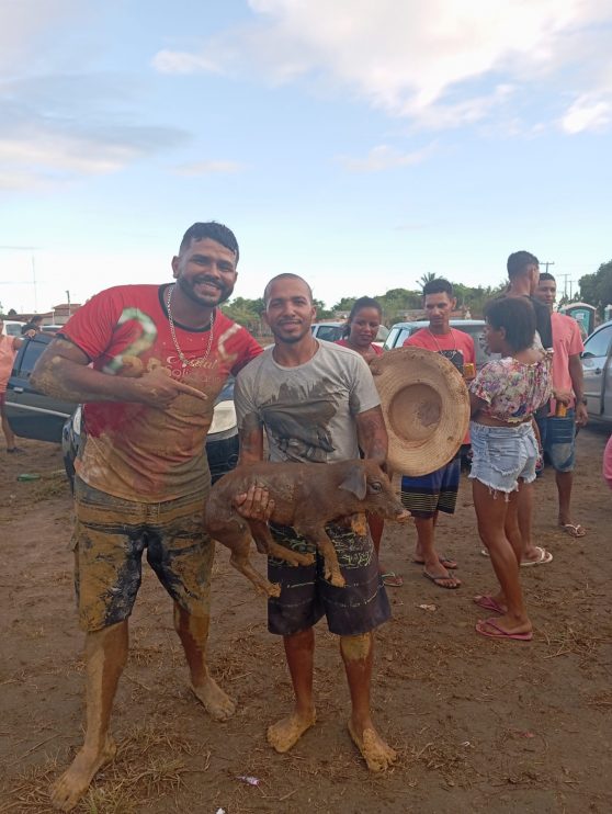 Vereador Adeilson do Açougue realiza pelo segundo ano consecutivo a Pega do Leitão + Natal Solidário 29