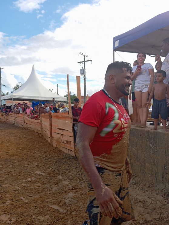 Vereador Adeilson do Açougue realiza pelo segundo ano consecutivo a Pega do Leitão + Natal Solidário 23