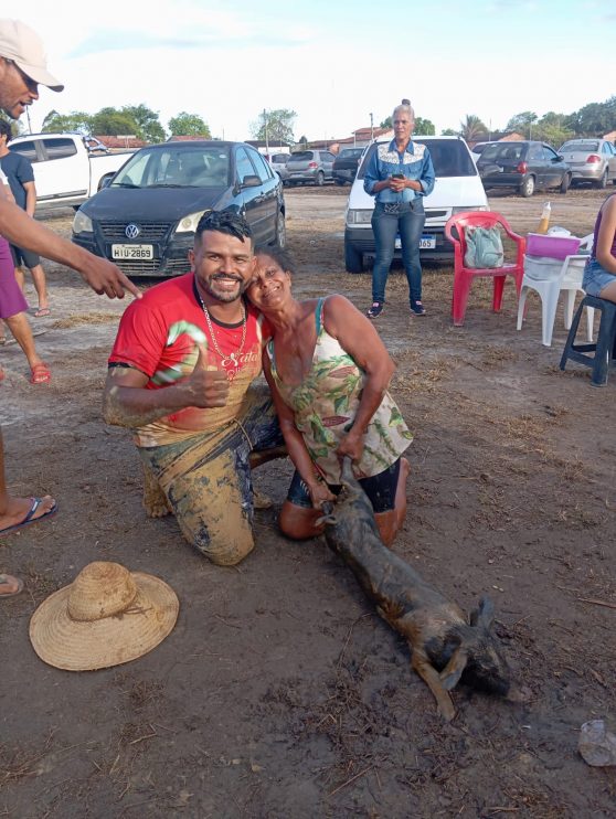 Vereador Adeilson do Açougue realiza pelo segundo ano consecutivo a Pega do Leitão + Natal Solidário 24
