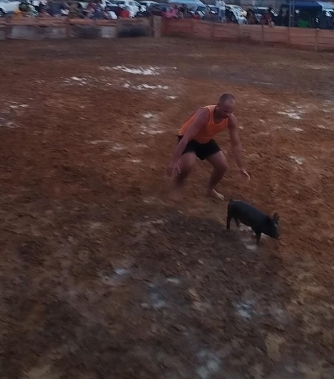 Vereador Adeilson do Açougue realiza pelo segundo ano consecutivo a Pega do Leitão + Natal Solidário 17