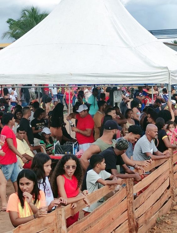 Vereador Adeilson do Açougue realiza pelo segundo ano consecutivo a Pega do Leitão + Natal Solidário 13