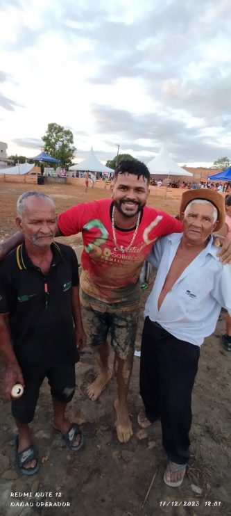 Vereador Adeilson do Açougue realiza pelo segundo ano consecutivo a Pega do Leitão + Natal Solidário 7