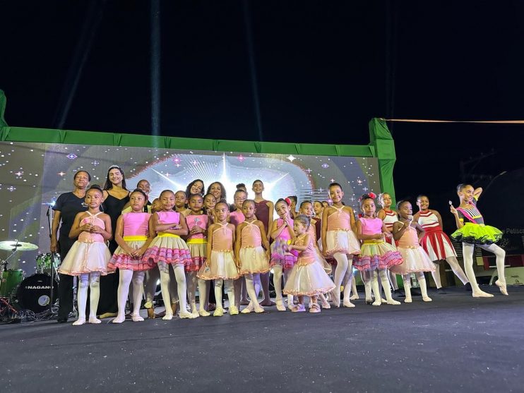 Programação do Natal Luz encerra com espetáculos memoráveis em Eunápolis 21