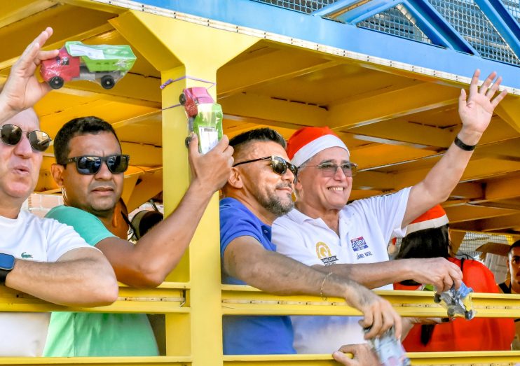 Criançada de Porto Seguro recebe presentes de Natal 26