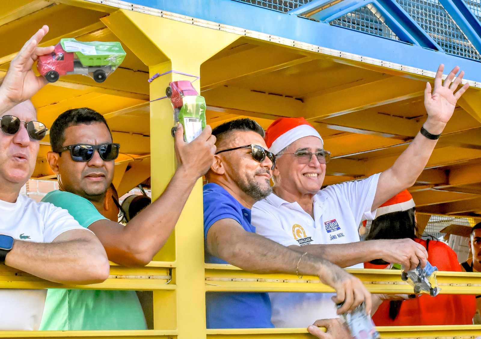 Criançada de Porto Seguro recebe presentes de Natal 6