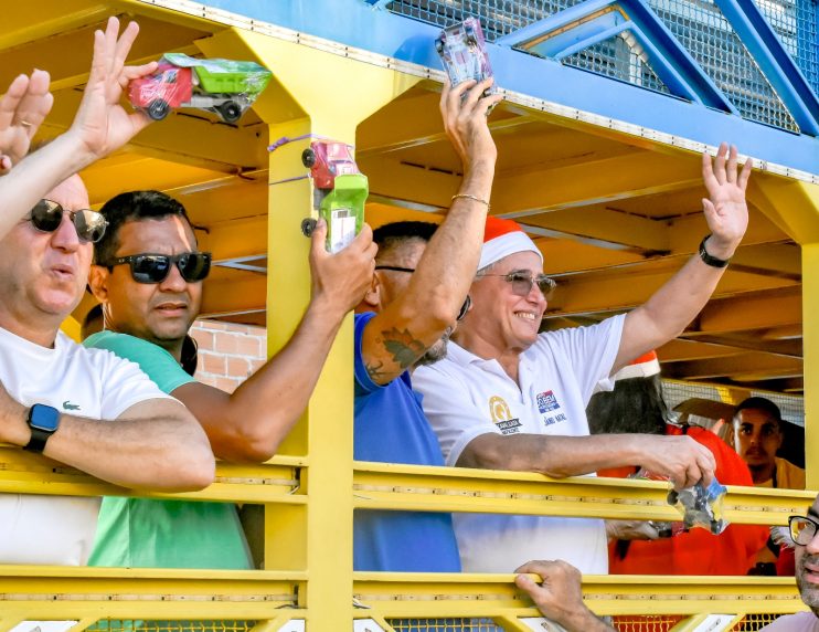 Criançada de Porto Seguro recebe presentes de Natal 22