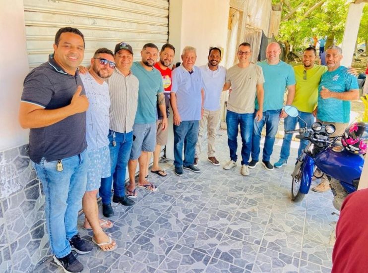 Itagimirim recebe nova nova retroescavadeira e amplia frota de máquinas pesadas no município 25