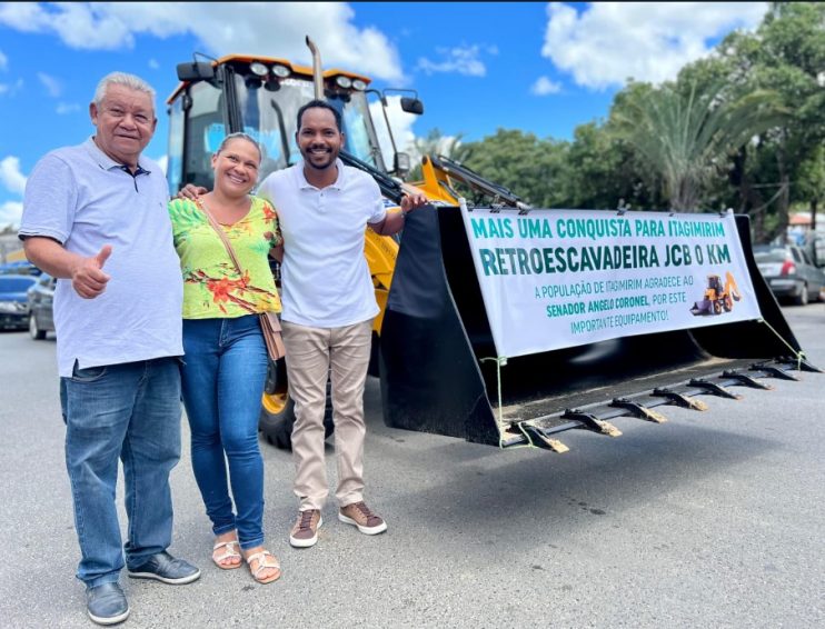 Itagimirim recebe nova nova retroescavadeira e amplia frota de máquinas pesadas no município 18