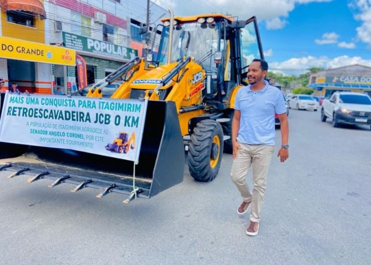 Itagimirim recebe nova nova retroescavadeira e amplia frota de máquinas pesadas no município 10