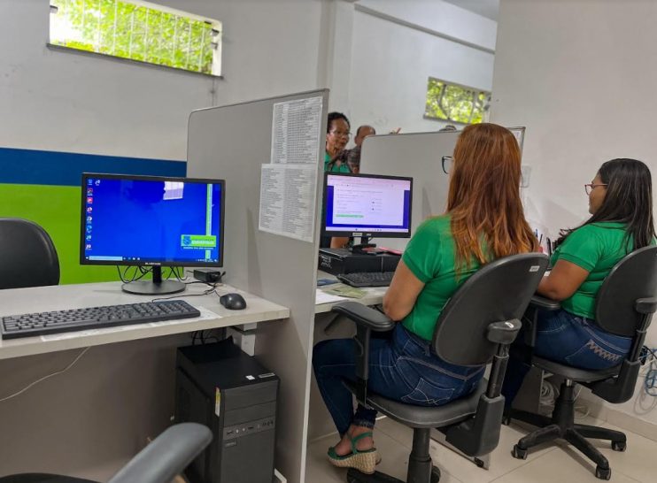 Prefeita Cordélia Torres fortalece Secretaria de Assistência Social com entrega de dezenas de computadores 11