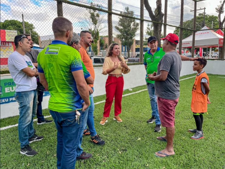 Requalificação da quadra esportiva da Praça do Pequi é entregue pela prefeita Cordélia Torres 17