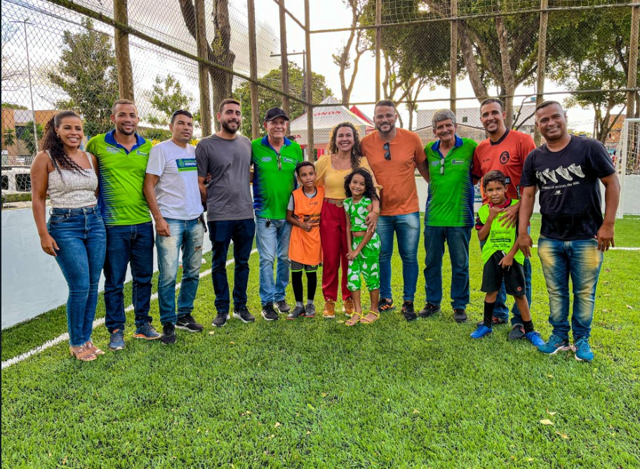 Requalificação da quadra esportiva da Praça do Pequi é entregue pela prefeita Cordélia Torres 7