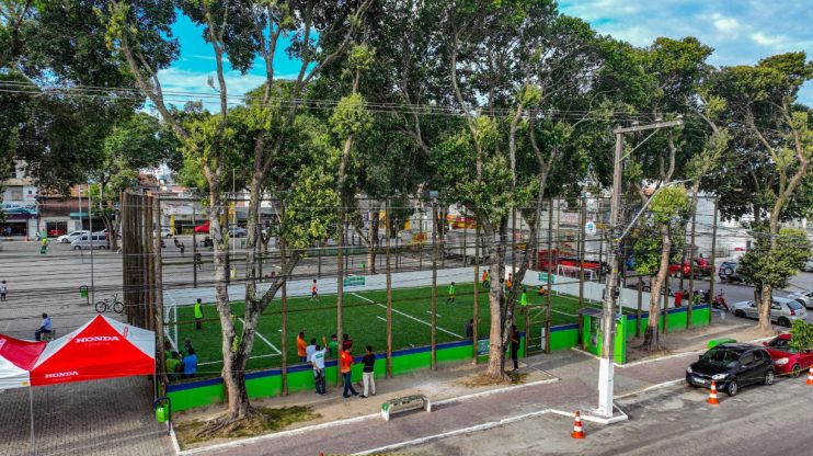 Requalificação da quadra esportiva da Praça do Pequi é entregue pela prefeita Cordélia Torres 14