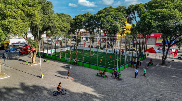 Requalificação da quadra esportiva da Praça do Pequi é entregue pela prefeita Cordélia Torres 13