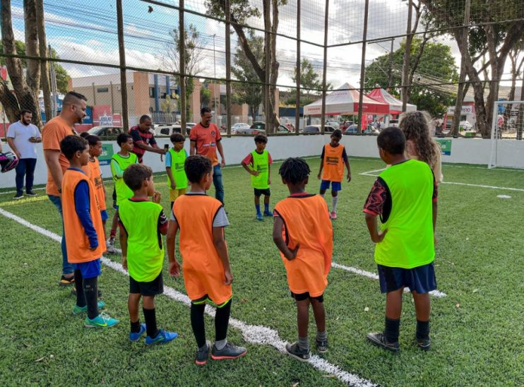 Requalificação da quadra esportiva da Praça do Pequi é entregue pela prefeita Cordélia Torres 12