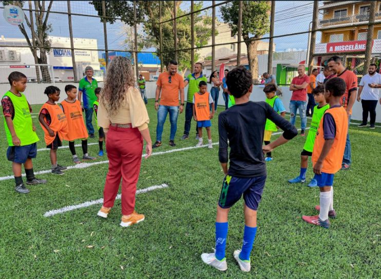 Requalificação da quadra esportiva da Praça do Pequi é entregue pela prefeita Cordélia Torres 11