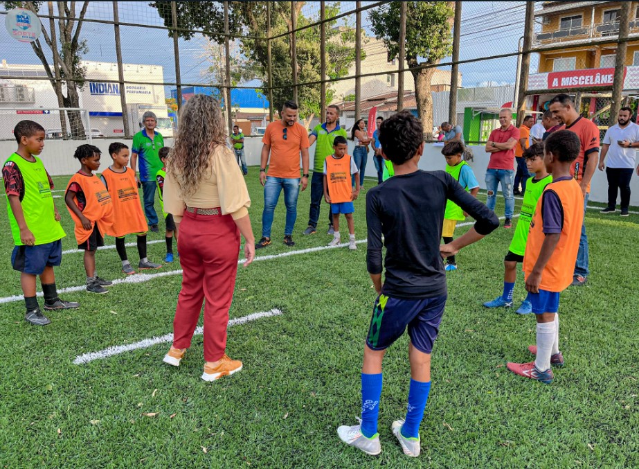 Requalificação da quadra esportiva da Praça do Pequi é entregue pela prefeita Cordélia Torres 5