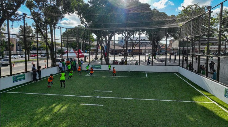 Requalificação da quadra esportiva da Praça do Pequi é entregue pela prefeita Cordélia Torres 9