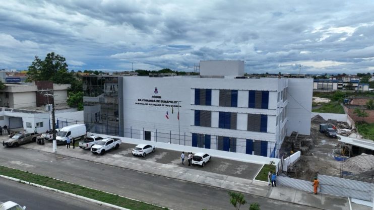 Captura de tela 2024-01-28 185314 Entrega do novo Fórum de Eunápolis tem a presença marcante da prefeita Cordélia 9