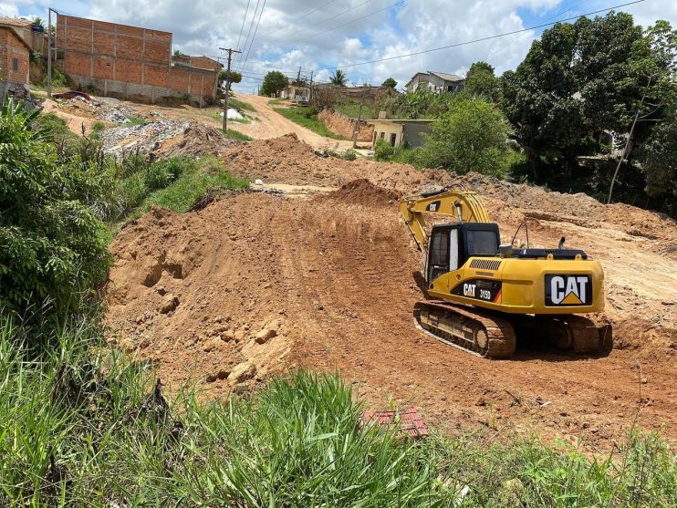 Eunápolis: prefeita Cordélia Torres supervisiona obra no bairro Dinah Borges 16