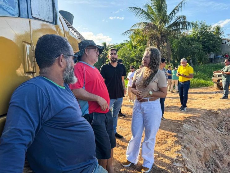 Eunápolis: prefeita Cordélia Torres supervisiona obra no bairro Dinah Borges 11