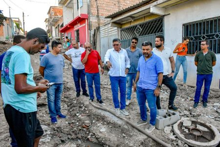 Prefeito Jânio Natal vistoria obras no Baianão 4