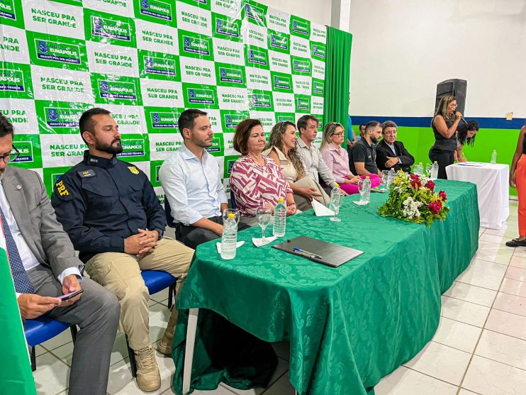 Prefeita Cordélia Torres empossa conselheiros tutelares em Eunápolis 15