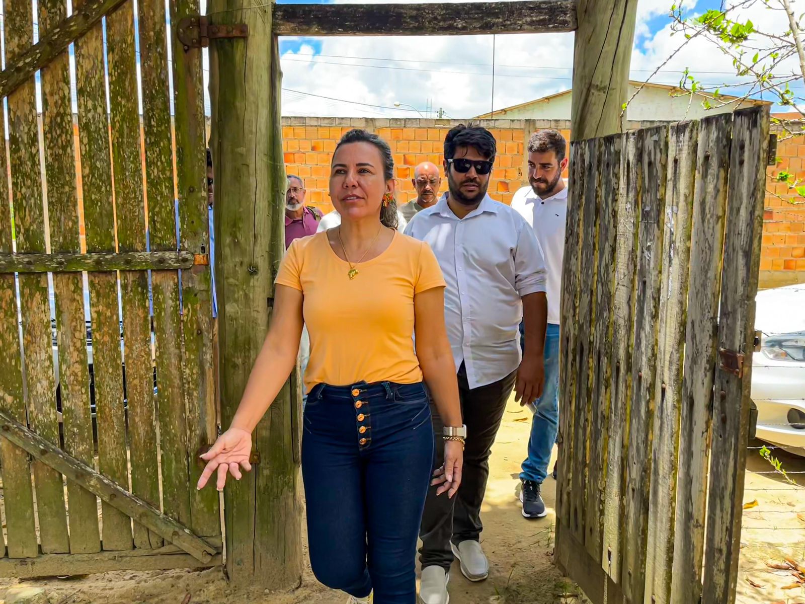 Prefeita Cordélia Torres inspeciona equipamentos públicos em requalificação no distrito da Colônia 4
