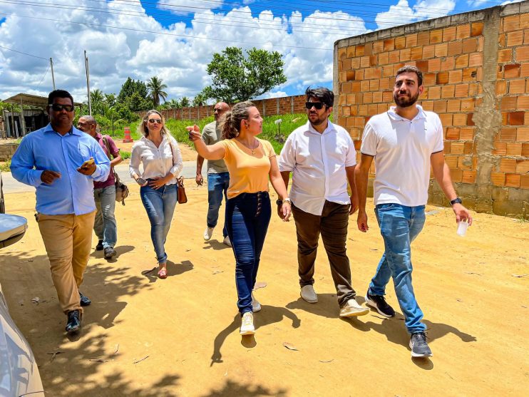 WhatsApp Image 2024-01-11 at 14.18.48 (1) Prefeita Cordélia Torres inspeciona equipamentos públicos em requalificação no distrito da Colônia 19