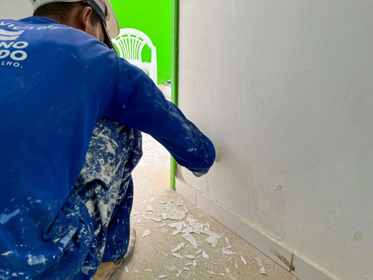 WhatsApp Image 2024-01-11 at 14.18.51 Prefeita Cordélia Torres inspeciona equipamentos públicos em requalificação no distrito da Colônia 15