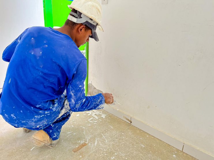 WhatsApp Image 2024-01-11 at 14.18.53 Prefeita Cordélia Torres inspeciona equipamentos públicos em requalificação no distrito da Colônia 16