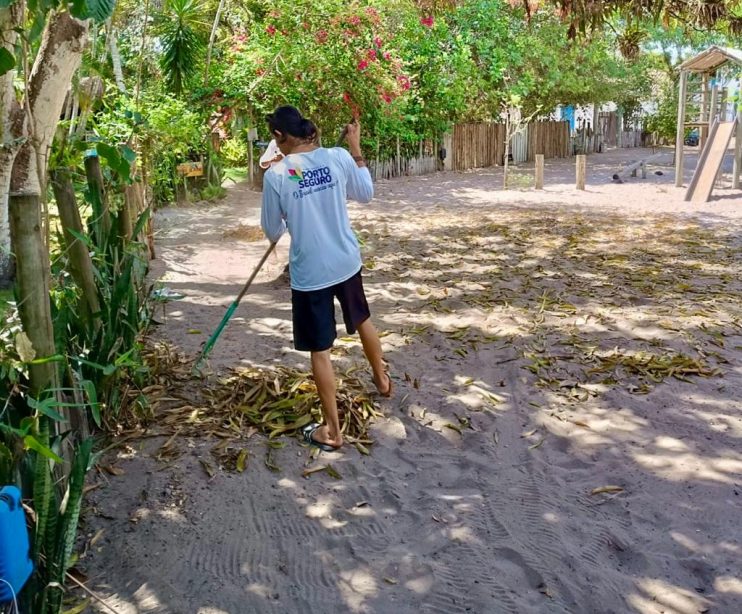 Operação Verão de limpeza pública em Caraíva segue a todo vapor 14