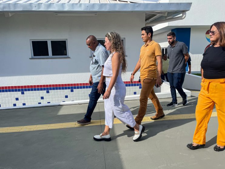 WhatsApp Image 2024-01-15 at 18.25.02 (1) Prefeita Cordélia Torres autoriza intervenções estruturais durante visita ao Colégio Clériston Andrade 17