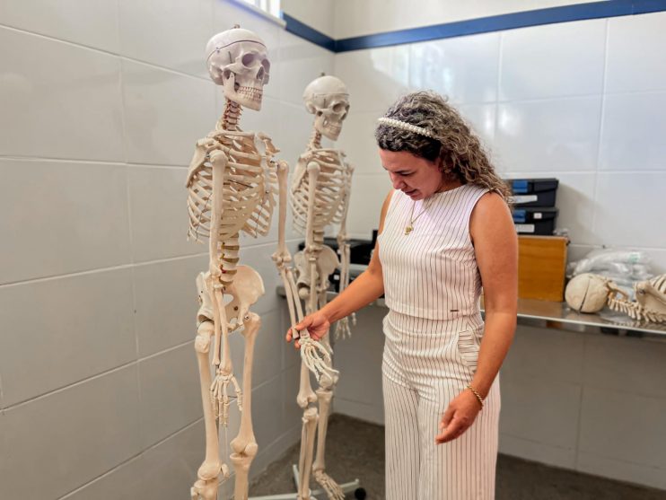 WhatsApp Image 2024-01-15 at 18.25.02 (2) Prefeita Cordélia Torres autoriza intervenções estruturais durante visita ao Colégio Clériston Andrade 16