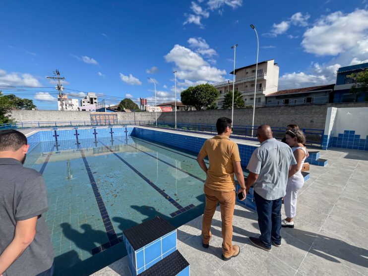 WhatsApp Image 2024-01-15 at 18.25.03 (1) Prefeita Cordélia Torres autoriza intervenções estruturais durante visita ao Colégio Clériston Andrade 14