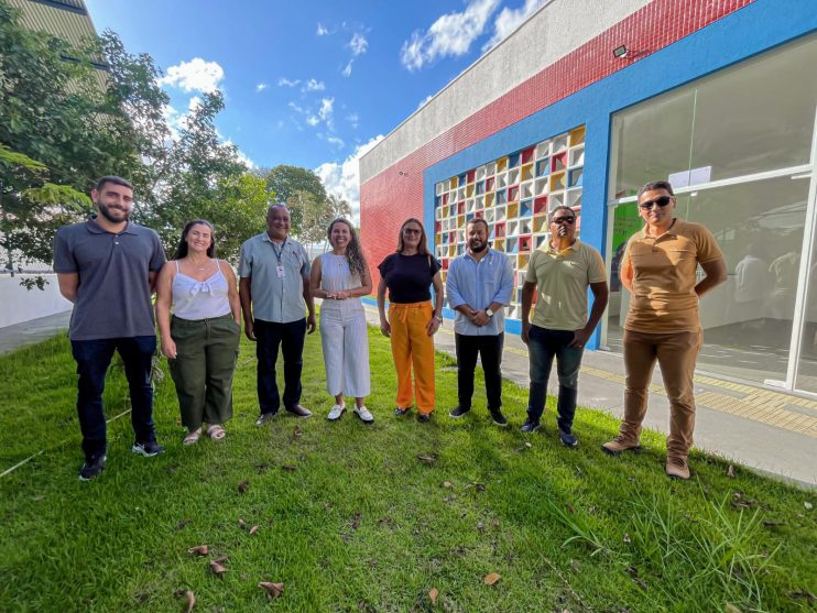 Prefeita Cordélia Torres autoriza intervenções estruturais durante visita ao Colégio Clériston Andrade Prefeita Cordélia Torres autoriza intervenções estruturais durante visita ao Colégio Clériston Andrade 4