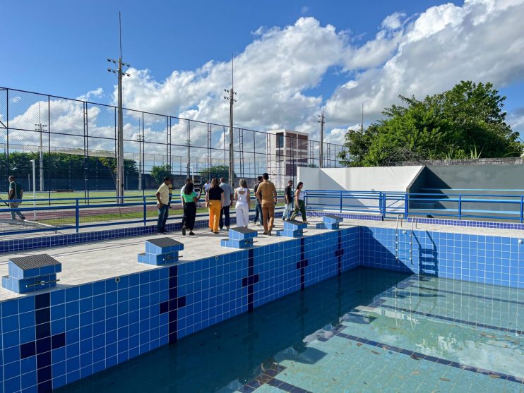 WhatsApp Image 2024-01-15 at 18.25.04 (3) Prefeita Cordélia Torres autoriza intervenções estruturais durante visita ao Colégio Clériston Andrade 9