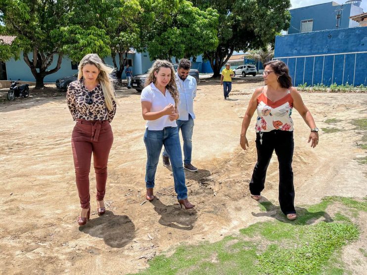 Prefeita Cordélia Torres reforça política de atenção a pessoas em vulnerabilidade ao visitar Centro Pop e Casa de Passagem Acolher 14