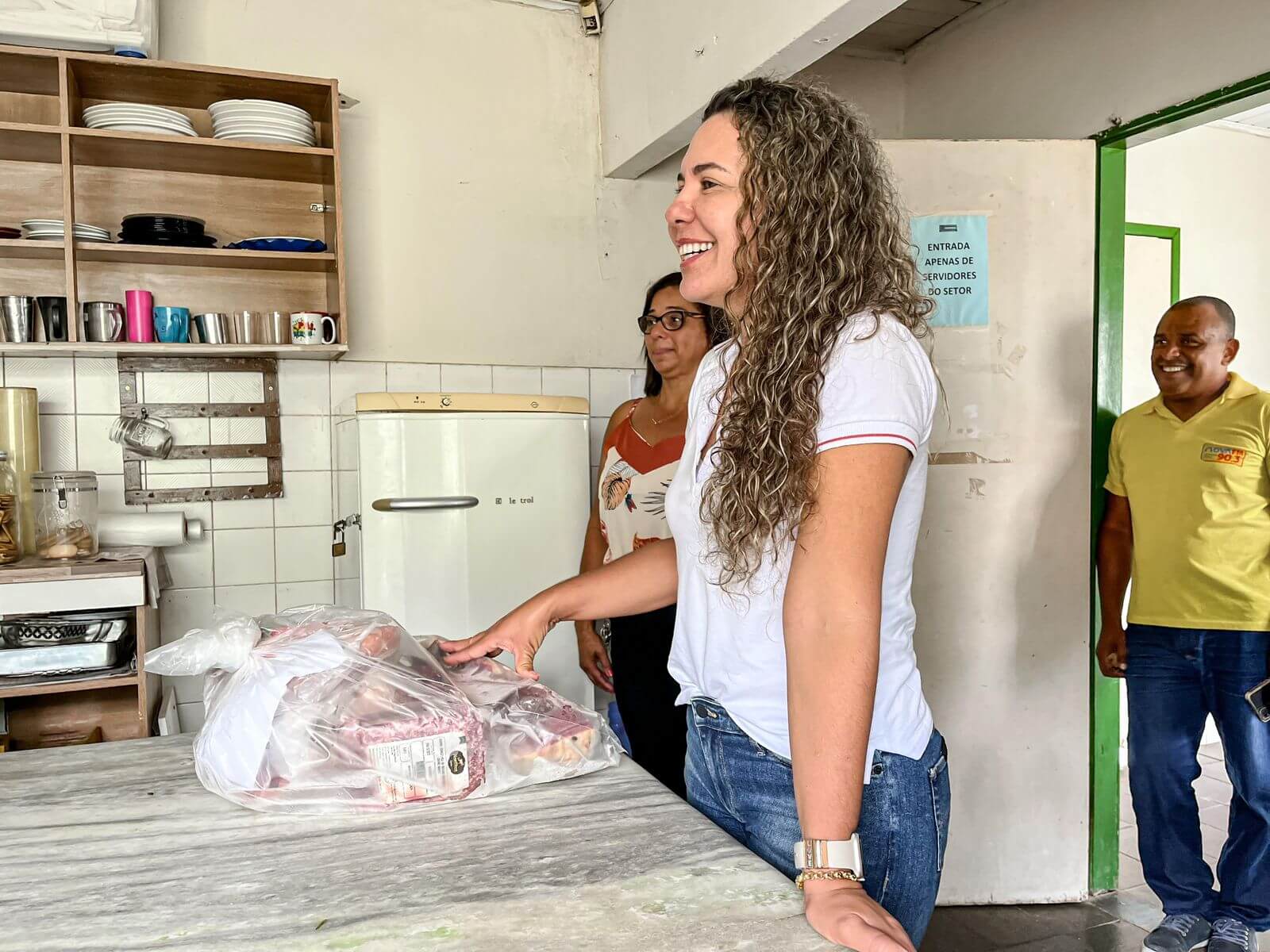 Prefeita Cordélia Torres reforça política de atenção a pessoas em vulnerabilidade ao visitar Centro Pop e Casa de Passagem Acolher 8