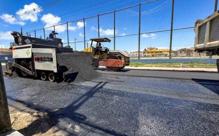 Asfalto chega à Rua José Fontana, no Baianão 11