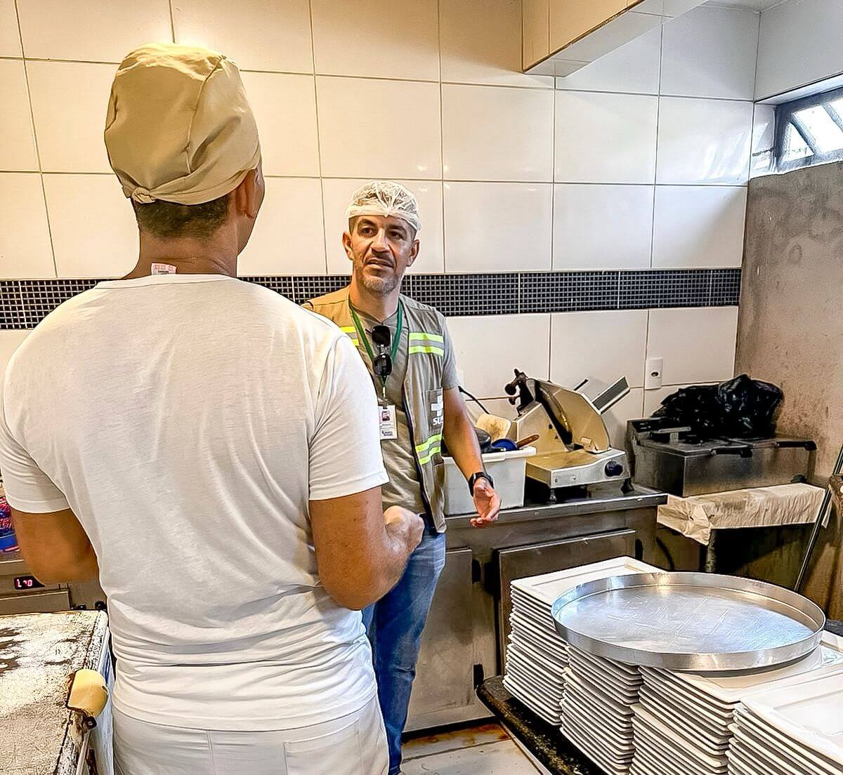 Vigilância Sanitária fiscaliza e orienta a venda de alimentos no verão 7