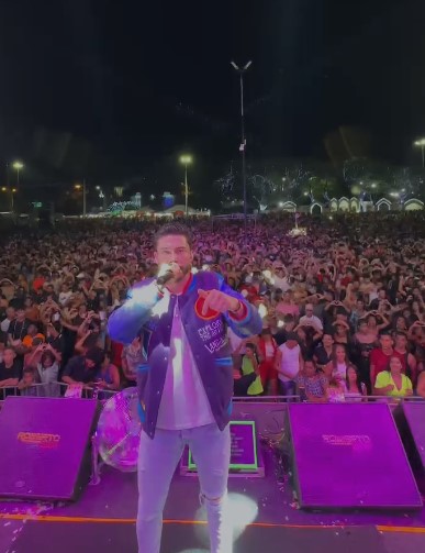 Papazoni sacode multidão no pré-réveillon de Guanambi e carimba hit "Eu Tive Um Amor" como a música do carnaval 7